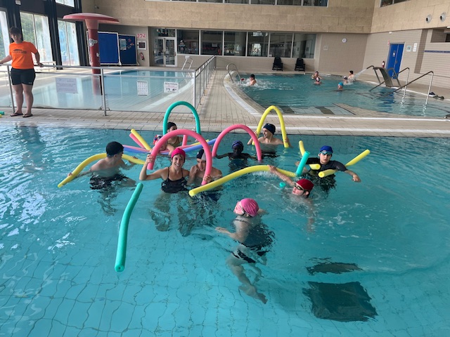 Actividades deportivas UCE-AA: Piscina y Yoga